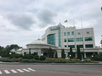 Отель "Славянский" построенный для Леонида Кучмы государству уже не нужен. Фото: Delo.ua