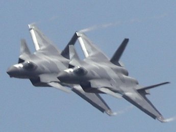 В Китае показали истребители пятого поколения J-20