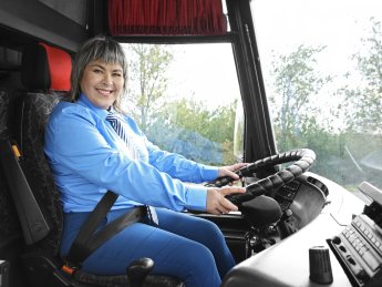 В Україні запустять пілотний проєкт з навчання жінок-водійок автобусів