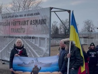 Акція з вимогою припинити транзит марганцевої руди до РФ у Ризі 14 березня 2024 року