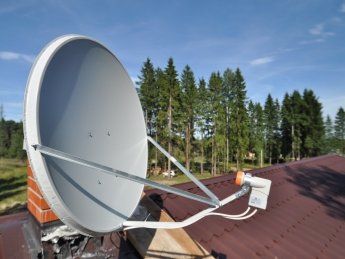 В Одесской области начали снимать спутниковые тарелки с домов жителей для борьбы с российскими телеканалами