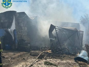 В Херсоне оккупанты ударили по "пункту несокрушимости": два человека погибли (ВИДЕО)