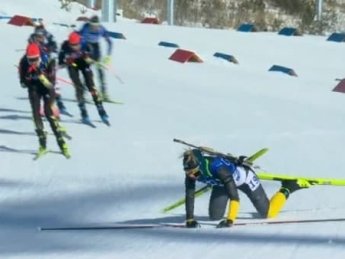 Украинская биатлонистка упала во время масс-старта на Олимпиаде в Пекине