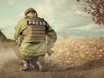 Рада обязала СМИ снабжать прифронтовых журналистов бронежилетами и страховать их жизнь