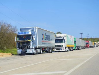 Еще 24 перевозчика отключили от системы "Шлях" за вывоз уклонистов за границу