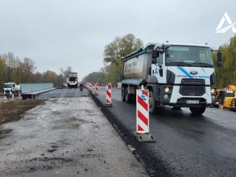На під’їзді до Чернігова відновили міст, підірваний навесні (ФОТО)