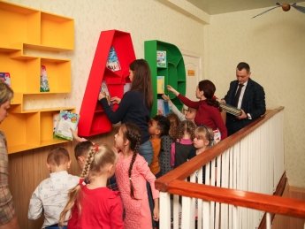 Медіатеки та буккросинги. Як працюють нові формати класичних бібліотек на Дніпропетровщині