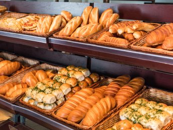В Украине могут вырасти цены на хлеб, мясо и молоко