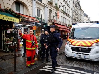 В центре Парижа мужчина начал стрелять по прохожим: двое погибших