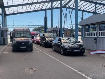 Движение грузовиков в Польшу через пункт пропуска "Шегини" заблокировано: в чем причина
