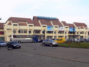 Оккупанты снова обстреляли аэропорт Ивано-Франковска