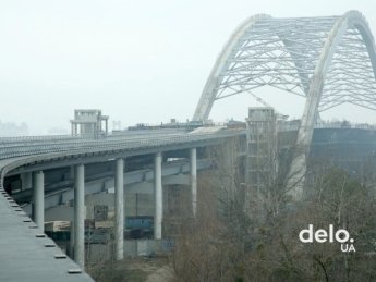 Достроить мост на Троещину обещают до конца 2020 года. Фото: Delo.ua 