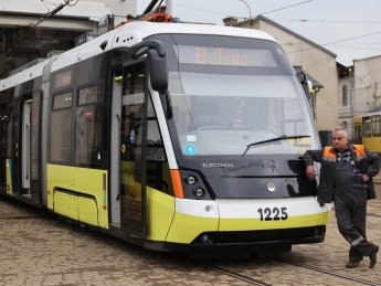У Львові випустили на лінію останній з 10 трамваїв, придбаних за кредит від ЄІБ