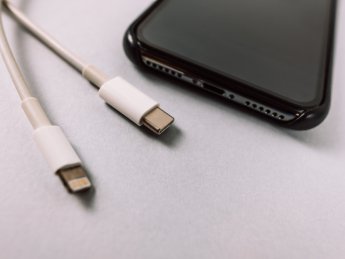 Apple переведе iPhone на USB-C