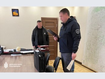 В Хмельницкой области разоблачили чиновников Госгеокадастра, которые раздали землю более чем на 3 млн. гривен