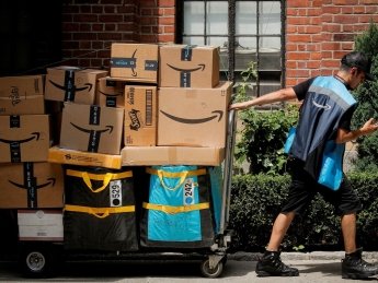 Акції підскочили на 14%: Amazon вперше опублікувала звіт про доходи від реклами та підняла тарифи Prime