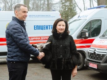 Эпицентр передал Минздраву очередную партию из десяти автомобилей скорой помощи