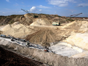 Ахметов покупает лицензию на месторождение белой глины в Житомирской области
