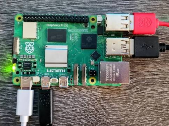 Raspberry Pi 5 та Pi 4: який мікрокомп'ютер обрати