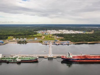 Воздушный вид нефтяных танкеров в порту