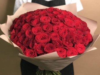 Букет из 101 розы: изысканный подарок
