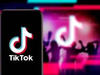 TikTok становится киногидом: новая функция Spotlight от Warner Bros