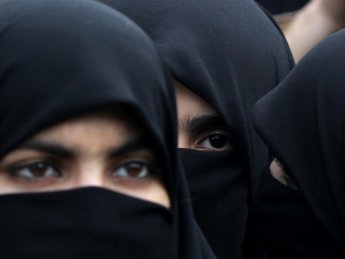 Талибы запретили женщинам самостоятельно путешествовать на расстояние более 72 километров