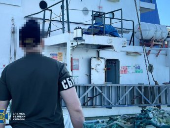 В Украине арестовали иностранное судно, незаконно вывозившее зерно через оккупированный Крым (ФОТО)