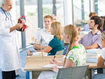 МОЗ знизило прохідний бал для абітурієнтів медвузів до мінімуму