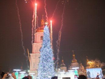 Влада Києва розгляне петицію про недоречність встановлення новорічної ялинки під час війни
