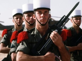 Французский иностранный легион отпускает украинцев на войну с Россией