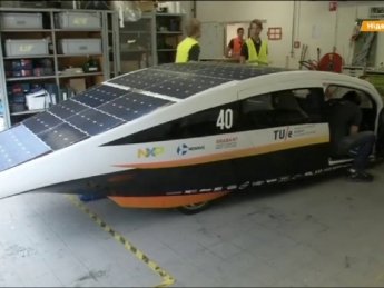 Японцы испытывают гибридный автомобиль на солнечных батареях