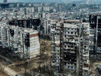 Помогают оккупантам: отстраивая Мариуполь РФ использует немецкие стройматериалы и технику