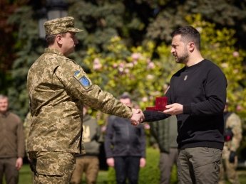 Зеленский изменил порядок присвоения звания Герой Украины