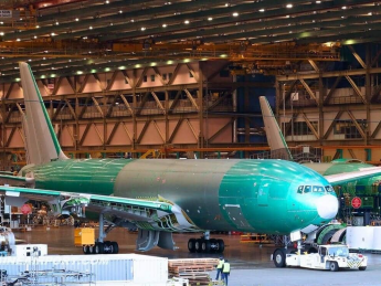 Грузовой самолет Boeing 777-8F