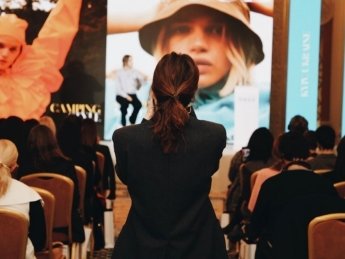 На конференции Vogue UA Fashion & Business. Фото предоставлено МГУ