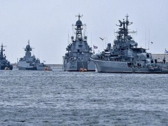 Россия вывела в Черное море 15 кораблей вместе с тремя носителями ракет "Калибр"