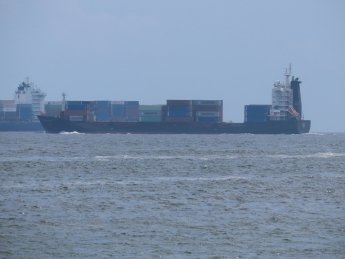 В порт Одессы вошел "настоящий" контейнеровоз из Китая впервые с начала войны
