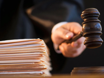 У Києві суд припинив роботу через відсутність офісного паперу