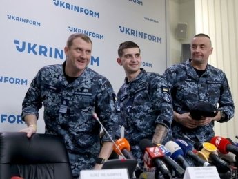 Освобожденные из плена РФ украинские моряки. Фото: УНИАН