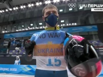 "Нет войне в Украине": украинский спортсмен на Олимпиаде в Пекине развернул плакат после соревнования