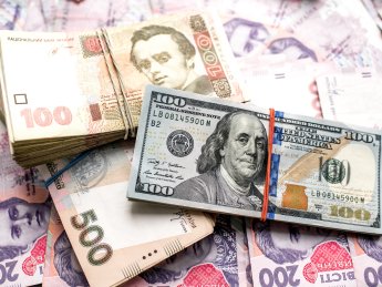 У НБУ пояснили здорожчання долара на готівковому ринку до 43 гривень