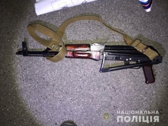 Оружие на месте убийства. Фото: Нацполиция