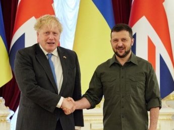 "Що, в біса, ми чекаємо?": Джонсон розкритикував Британію за повільне надання зброї Україні