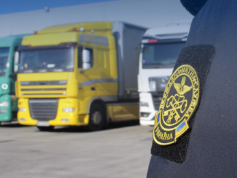 вантажівки, митник