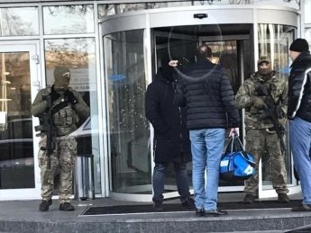 Обыски в "5 элементе". Фото: Гарик Корогодский / Facebook