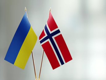 Прапори України та Норвегії