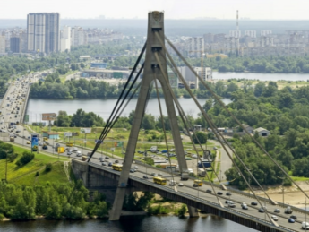 В Киеве ограничат движение на мосту через Десенко