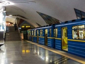 У Києві через обстріл змінено рух поїздів на зеленій і червоній гілках метро