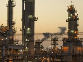 В России остановили Сызранский НПЗ после атаки беспилотников